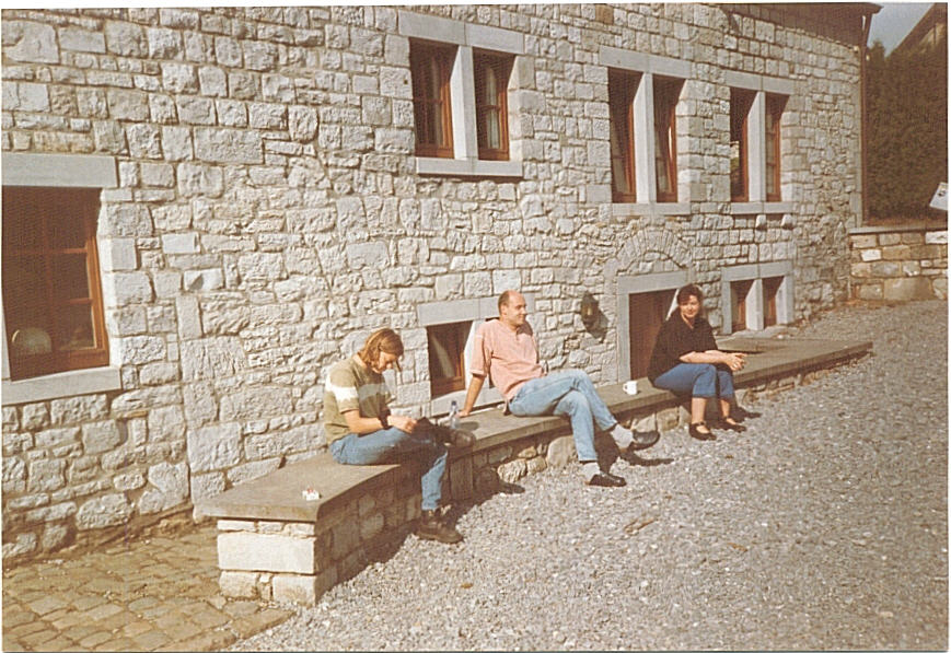 Sonnenbad vor dem Haus